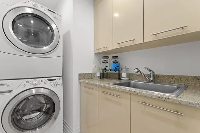 $1,800,000 | 600 North Kingsbury Street, Unit 506, Chicago, IL 60654