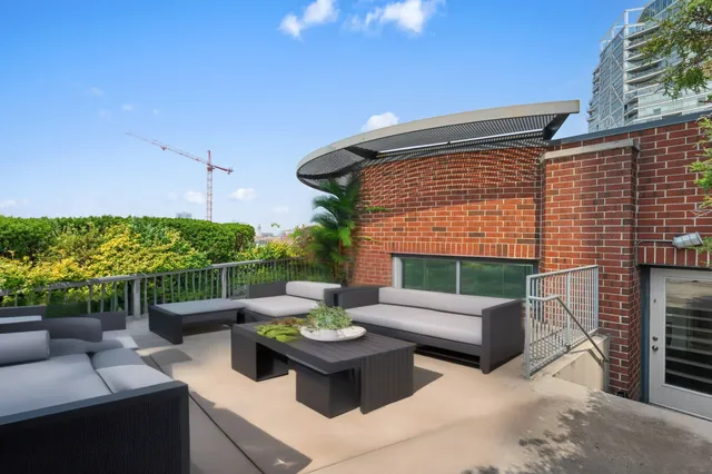 $1,800,000 | 600 North Kingsbury Street, Unit 506, Chicago, IL 60654