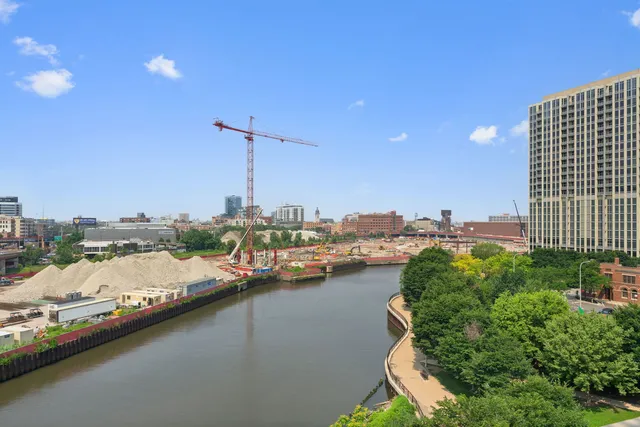 $1,800,000 | 600 North Kingsbury Street, Unit 506, Chicago, IL 60654