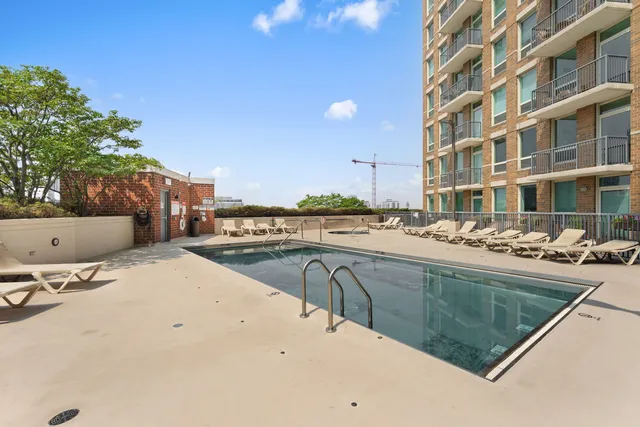 $1,800,000 | 600 North Kingsbury Street, Unit 506, Chicago, IL 60654