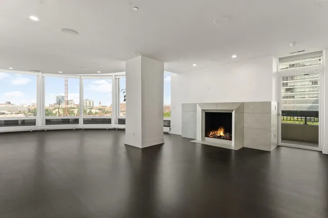 $1,800,000 | 600 North Kingsbury Street, Unit 506, Chicago, IL 60654