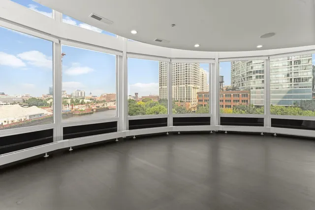$1,800,000 | 600 North Kingsbury Street, Unit 506, Chicago, IL 60654