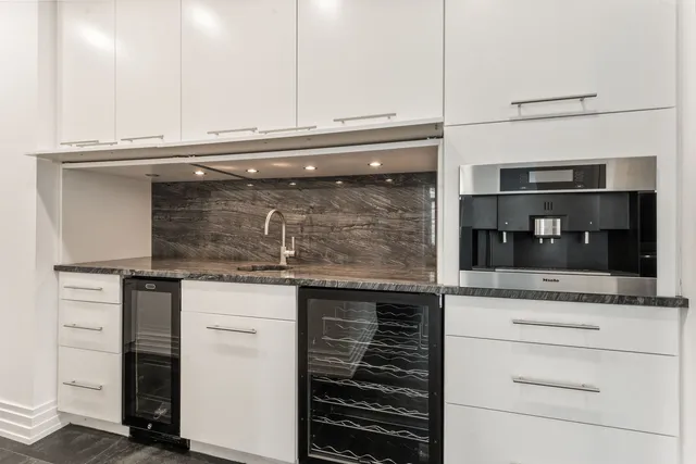 $1,800,000 | 600 North Kingsbury Street, Unit 506, Chicago, IL 60654