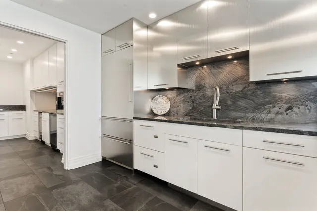 $1,800,000 | 600 North Kingsbury Street, Unit 506, Chicago, IL 60654