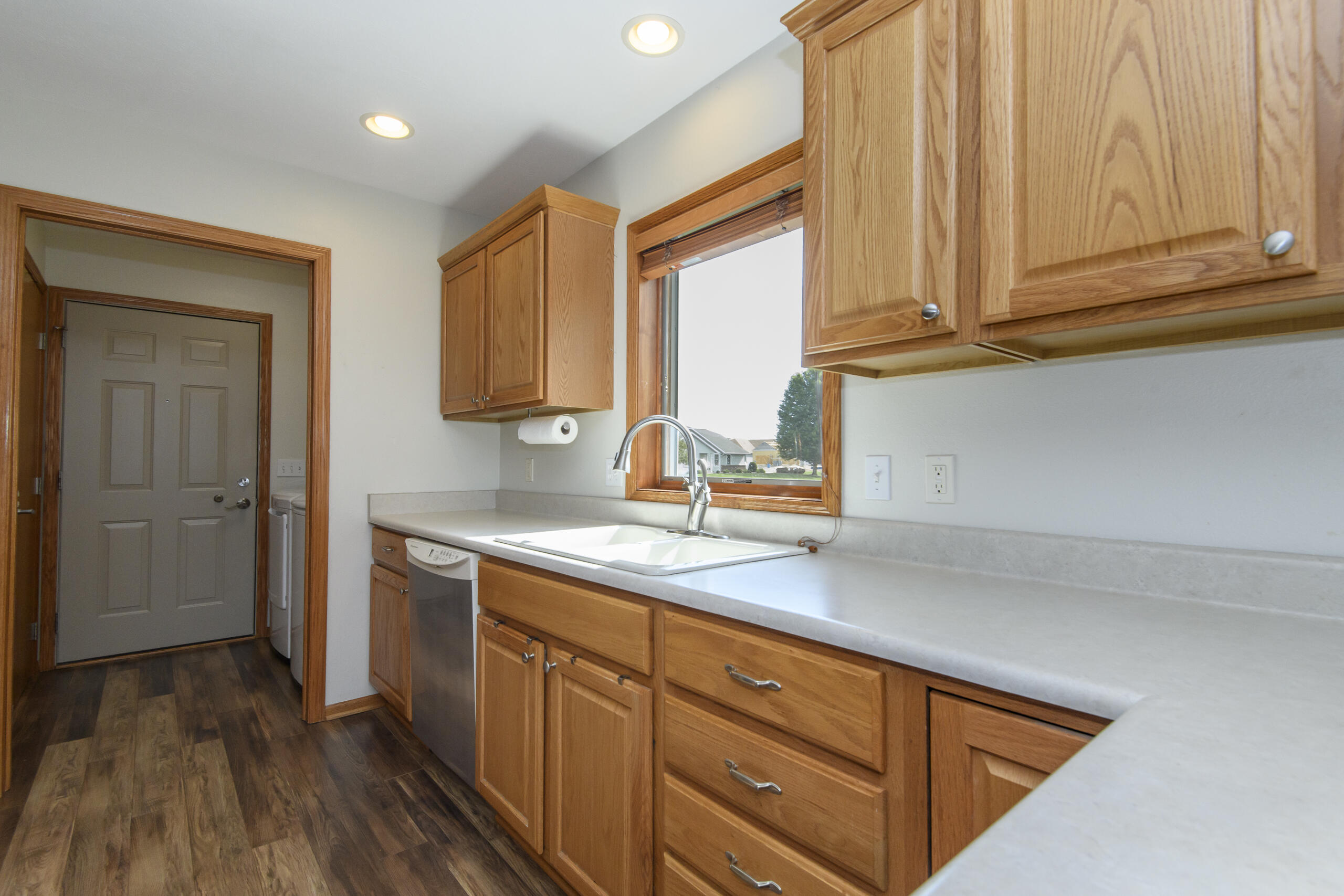 1610 Kyle Lane, Unit 28 Beloit, WI 53511 - Photo 5 of 35 Kitchen