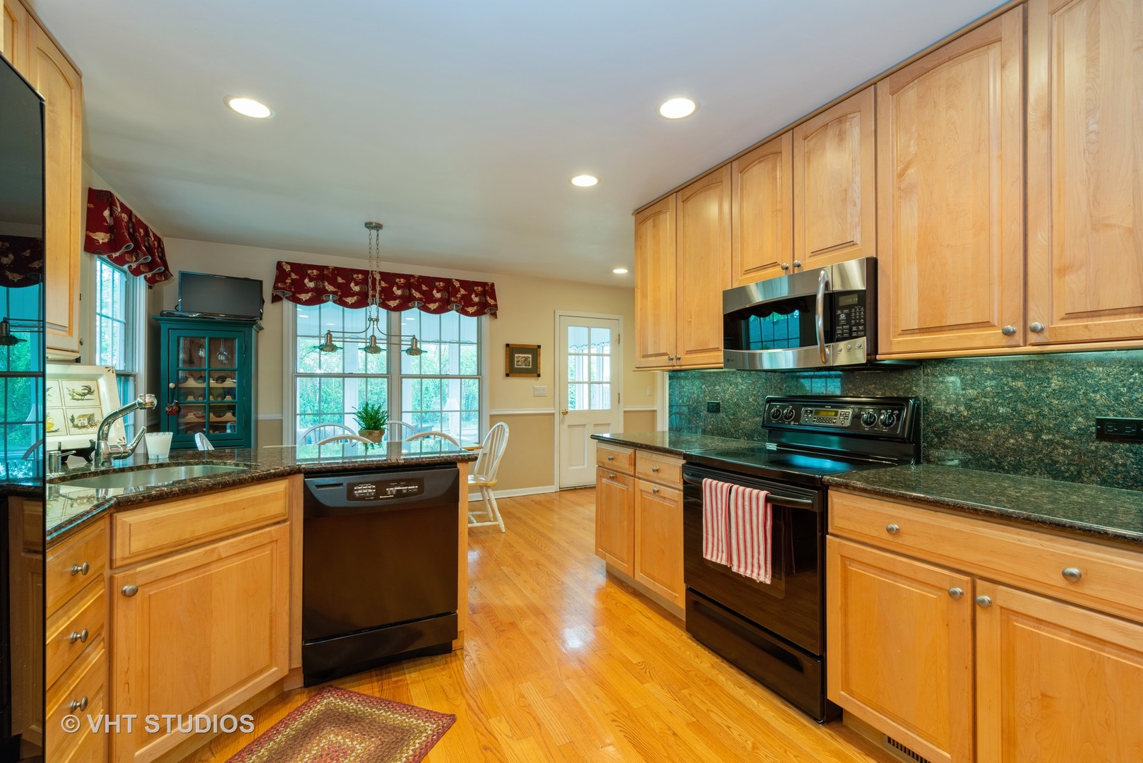 1009 Kenton Road Deerfield, IL 60015 - Photo 6 of 19