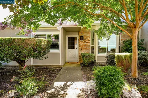 a view of a house with backyard and garden