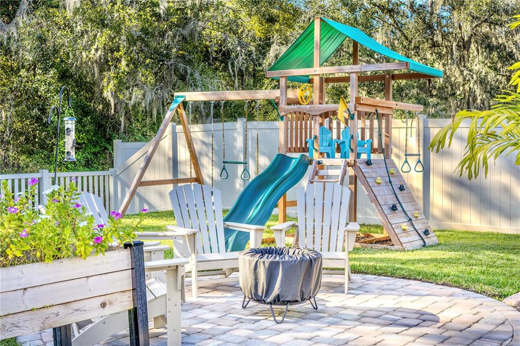 1628 Red Loop Lakeland, FL 33801 - Photo 4 of 37 a view of outdoor space and deck