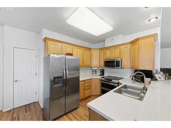 $415,000 | 1120 Lakeshore Drive, Coos Bay, OR 97420