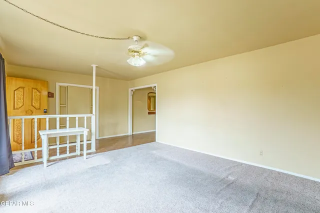 an empty room with a empty space