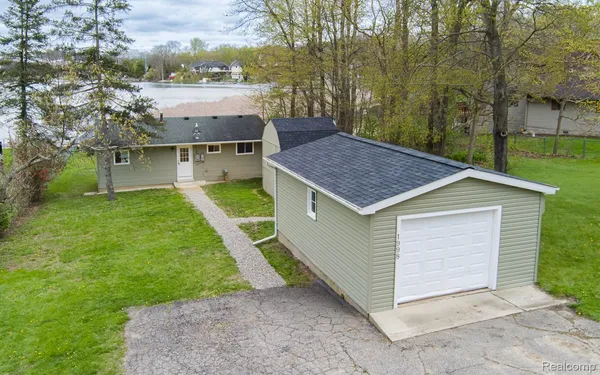 $349,900 | 1998 Lakeview Drive, Lapeer, MI 48446