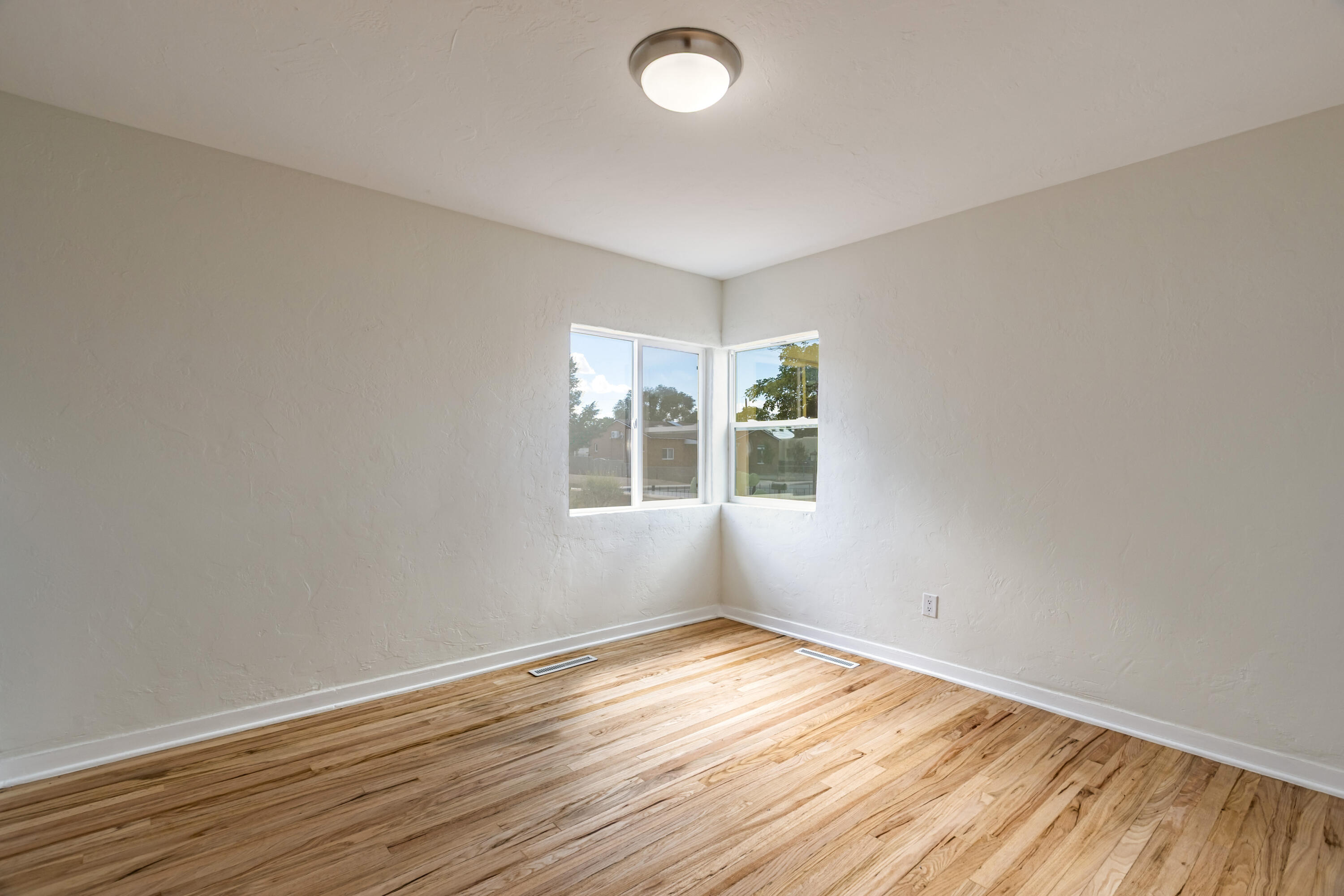 2419 Floral Road Northwest Albuquerque, NM 87104 - Photo 13 of 24 Gallery Image 13