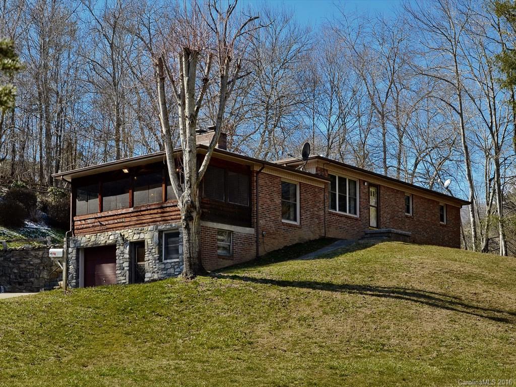 326 Robinson Road Clyde, NC 28721 - Photo 2 of 20 a house that has a big yard in front of it
