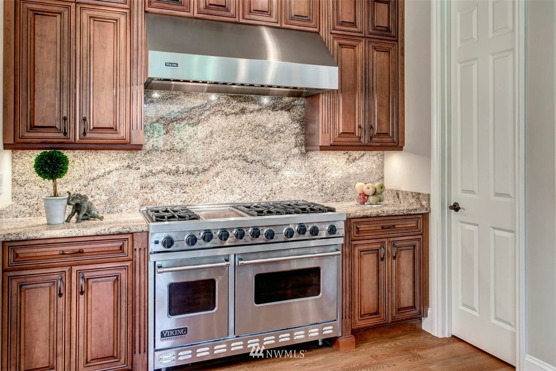 1405 Evergreen Point Road Medina, WA 98039 - Photo 10 of 25