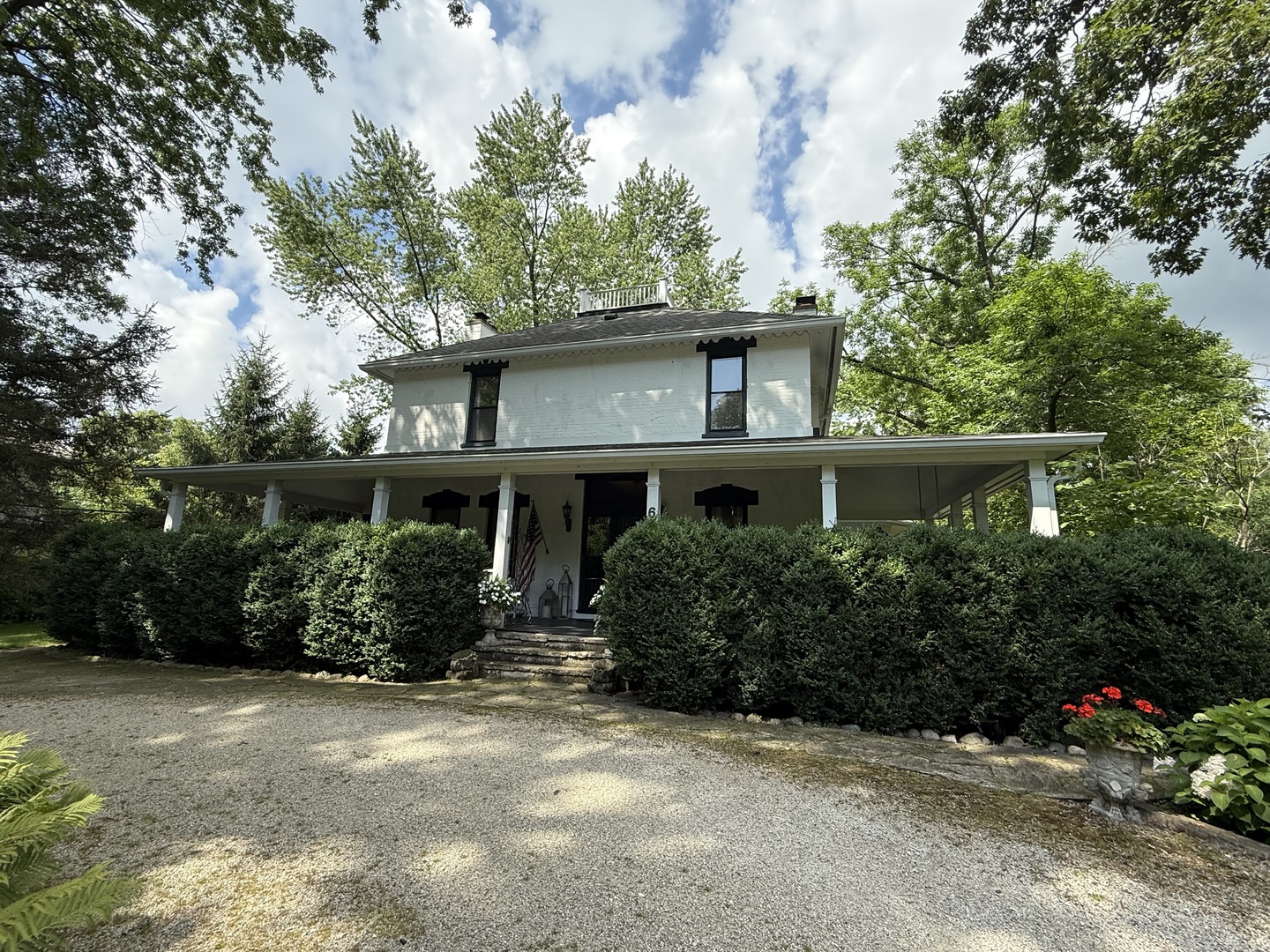666 Maple Avenue Lake Bluff, IL 60044 - Photo 1 of 41 a front view of a house with a yard