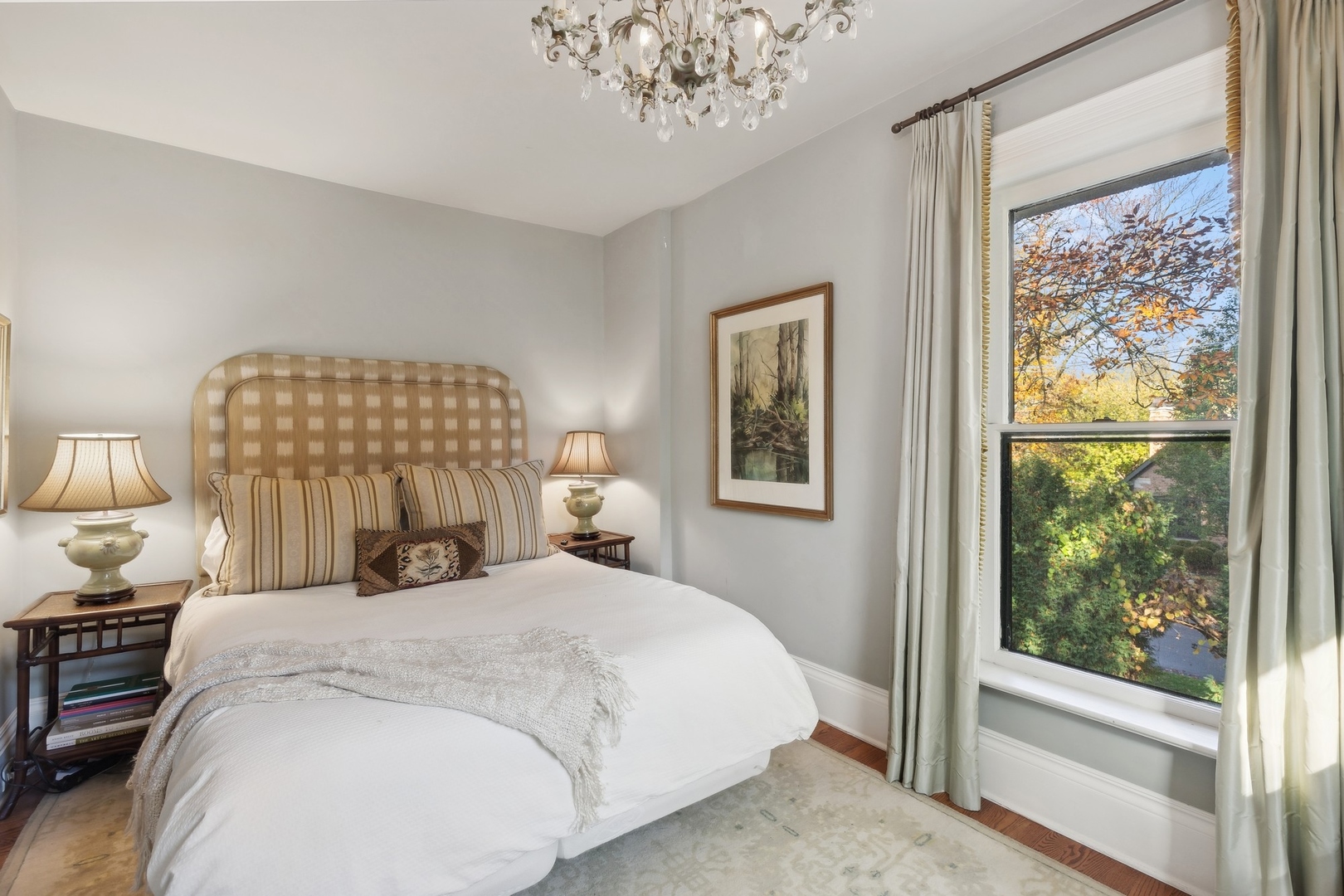 666 Maple Avenue Lake Bluff, IL 60044 - Photo 22 of 41 a bedroom with a large bed and a window