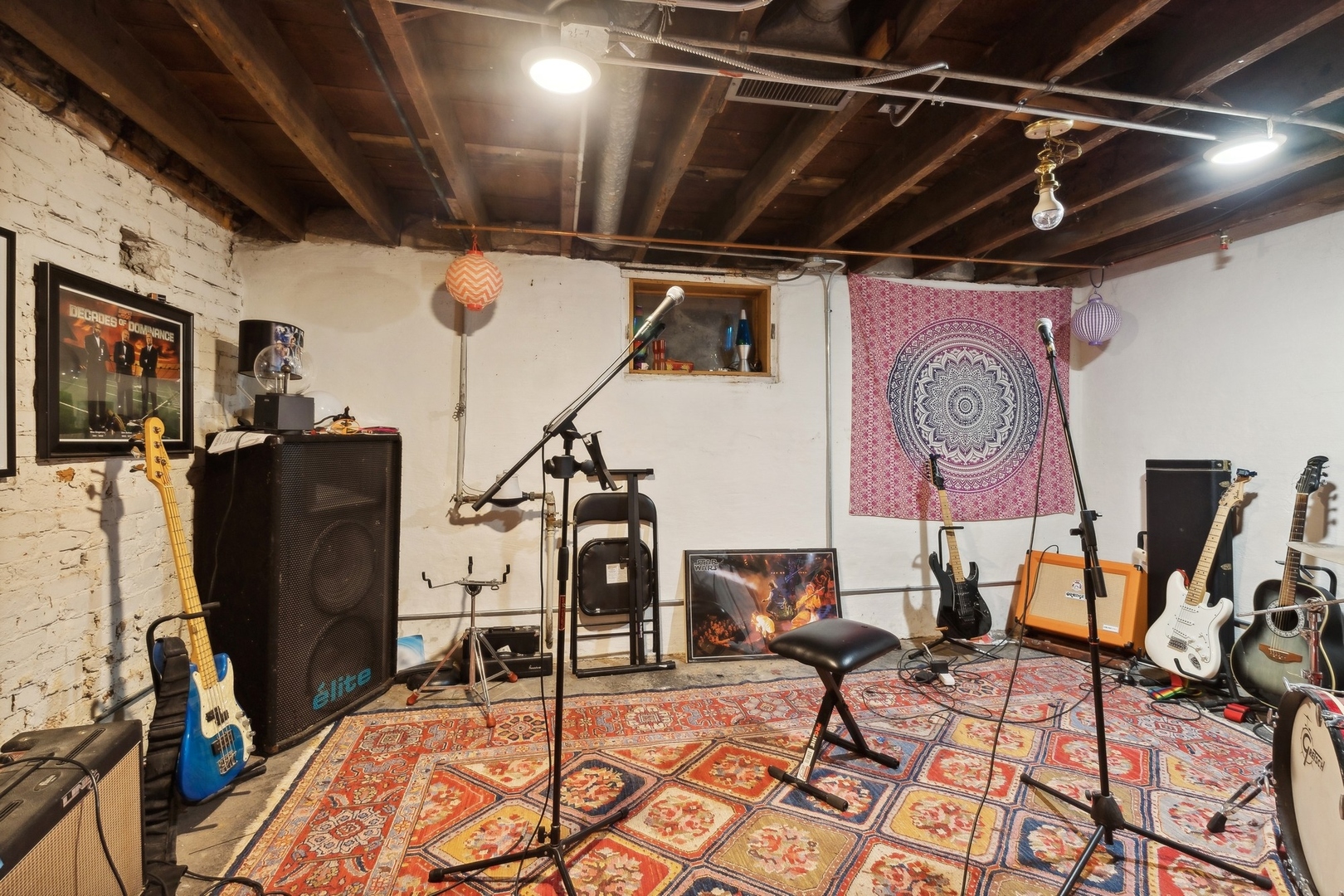 666 Maple Avenue Lake Bluff, IL 60044 - Photo 30 of 41 a view of a room with gym equipment