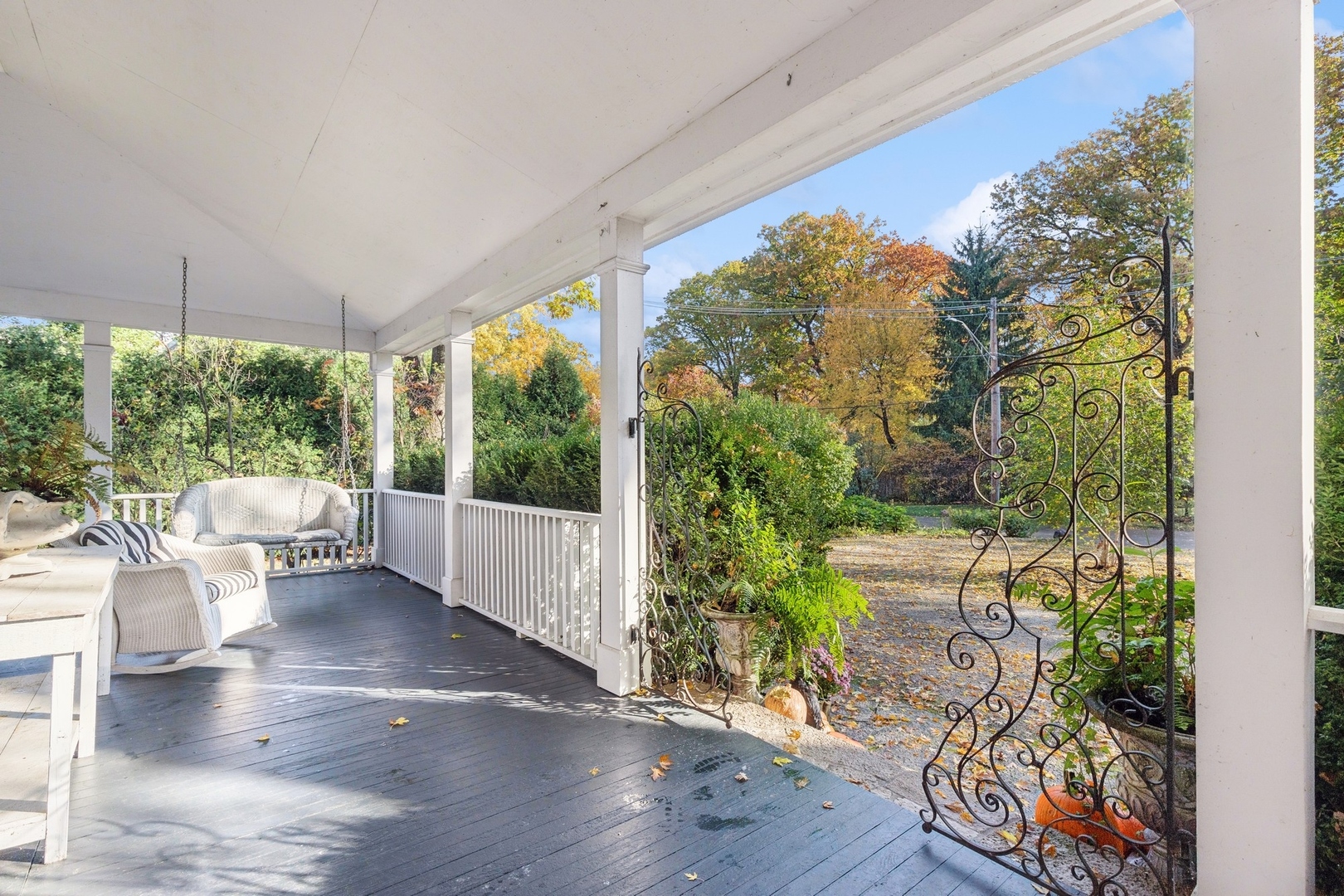 666 Maple Avenue Lake Bluff, IL 60044 - Photo 35 of 41 a living room with furniture and a large window