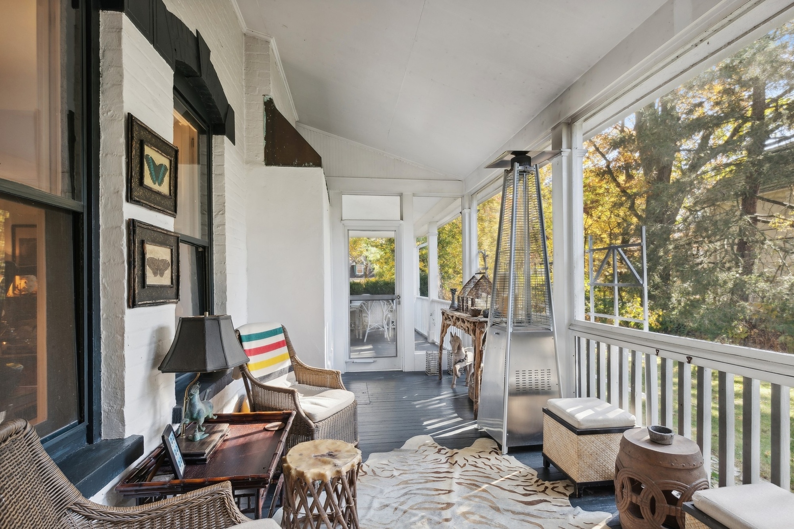 666 Maple Avenue Lake Bluff, IL 60044 - Photo 36 of 41 a living room with furniture and a window