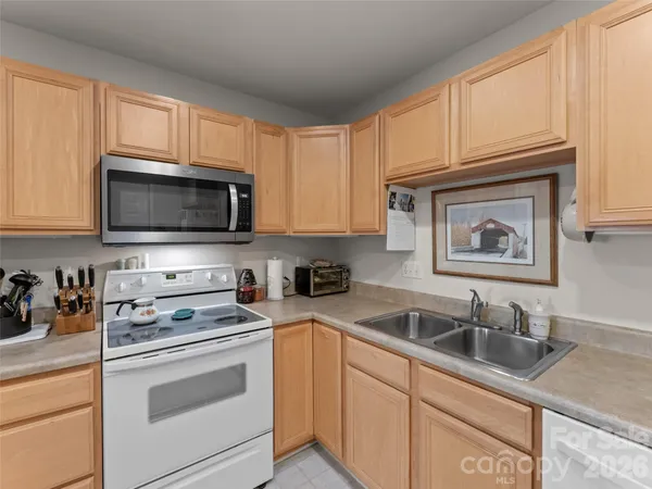 $385,000 | 40 Spring Village Lane, Hendersonville, NC 28739