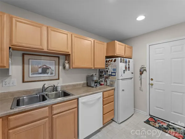 $385,000 | 40 Spring Village Lane, Hendersonville, NC 28739