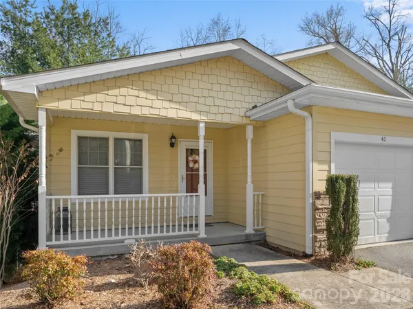$385,000 | 40 Spring Village Lane, Hendersonville, NC 28739