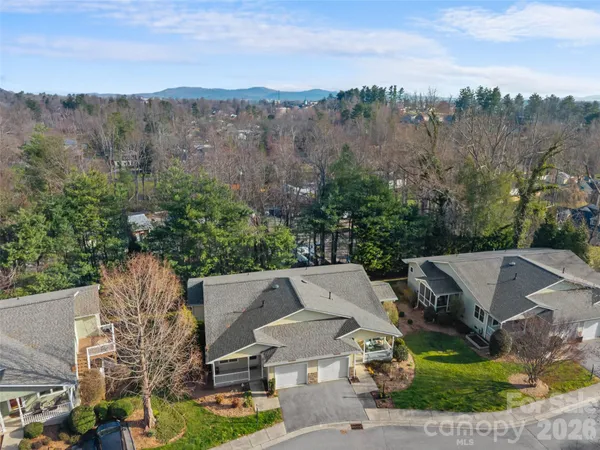 $385,000 | 40 Spring Village Lane, Hendersonville, NC 28739