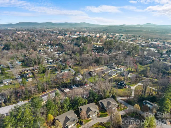 $385,000 | 40 Spring Village Lane, Hendersonville, NC 28739