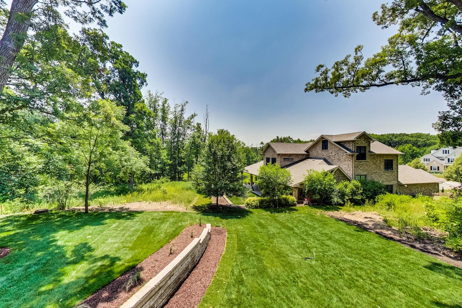 1519 Linden Circle Lemont, IL 60439 - Photo 71 of 84 a view of a garden with houses