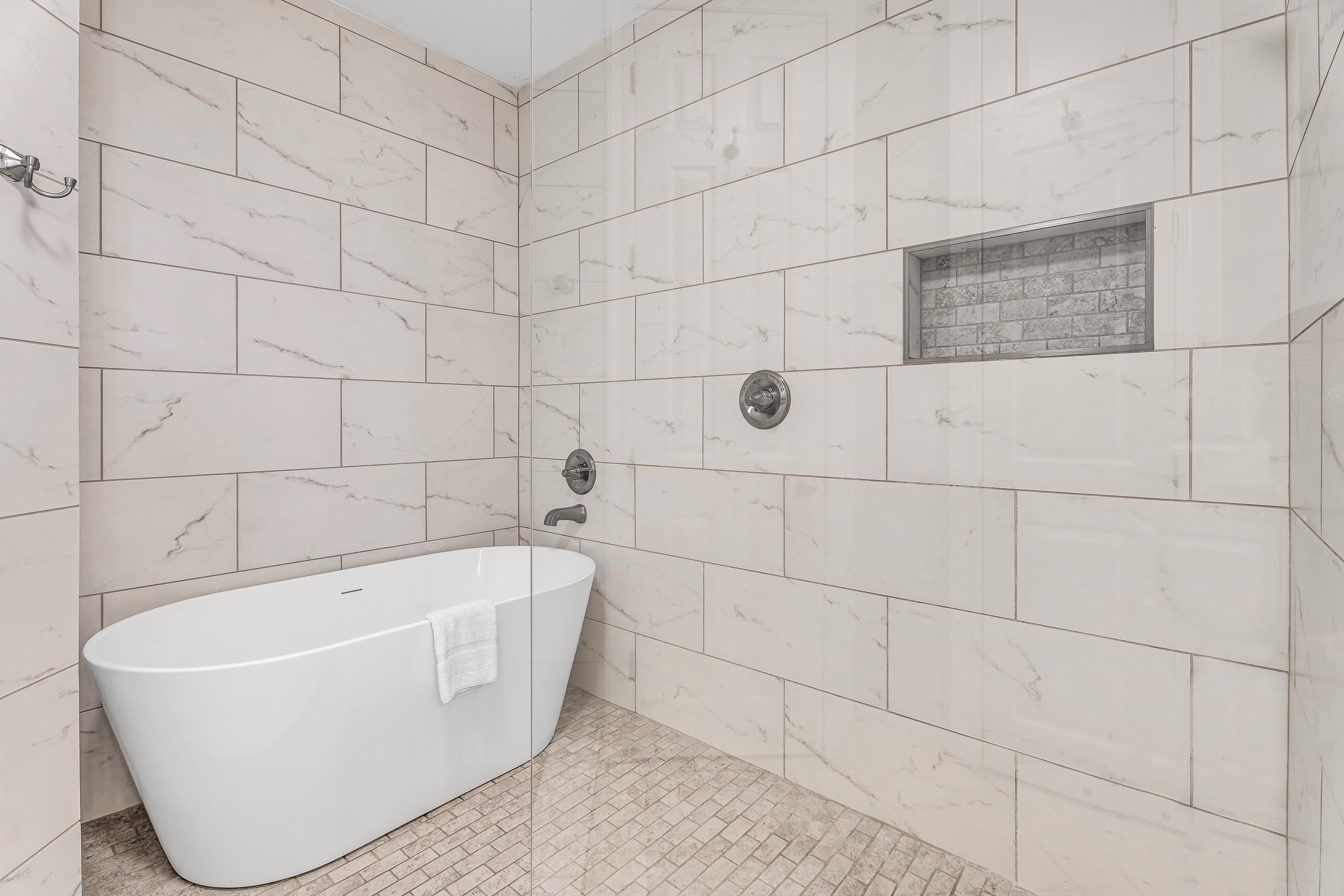 27284 Gulf Road, Unit 711 Orange Beach, AL 36561 - Photo 52 of 53 Bathroom