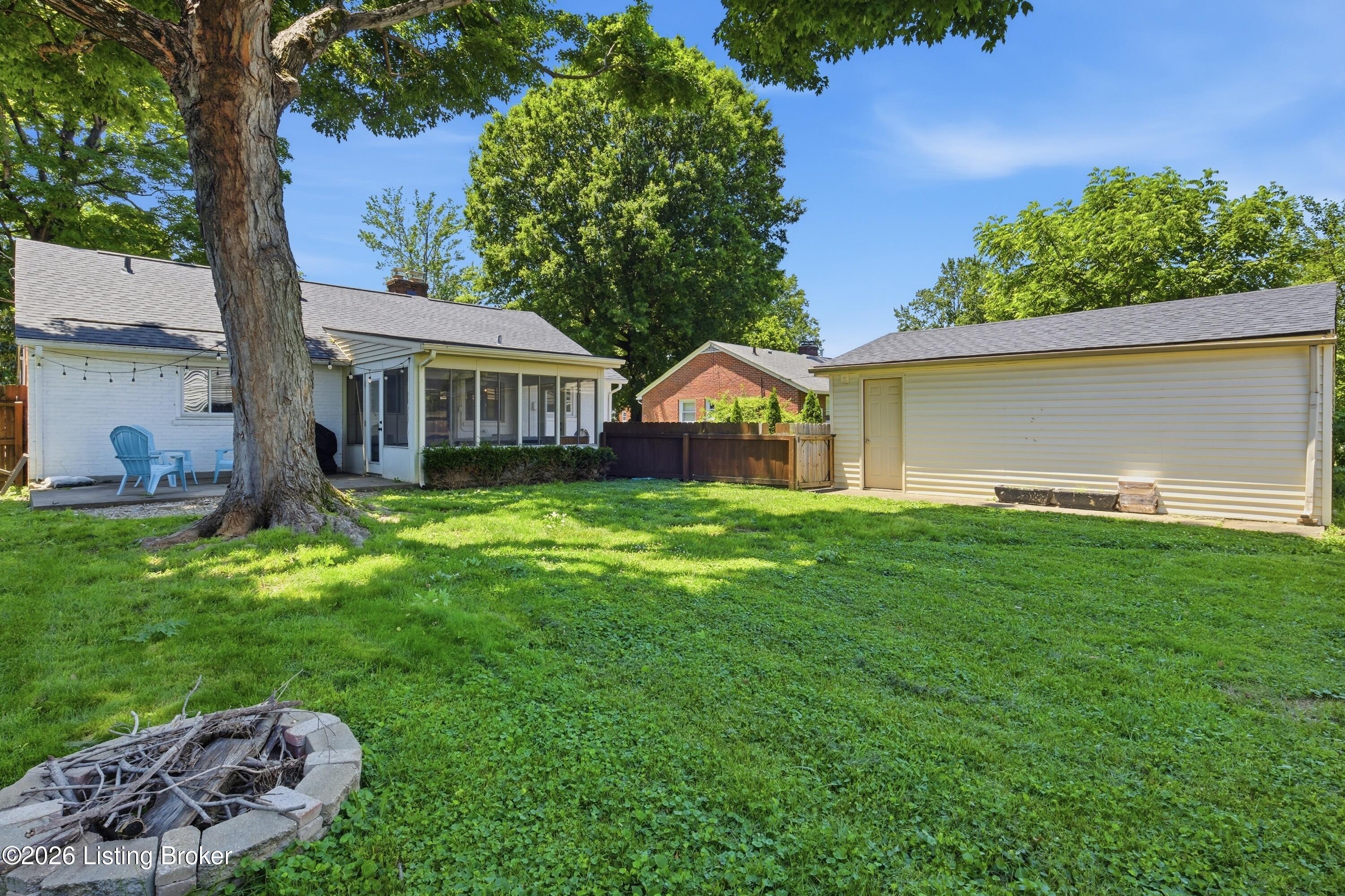213 Hemingway Road Louisville, KY 40207 - Photo 29 of 31 213Hemingway_LouisvilleRealEstateMedia_1