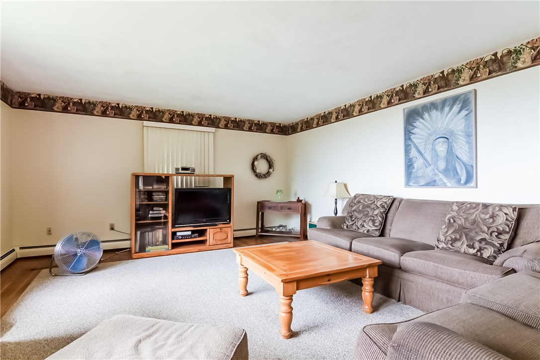 5435 Post Road Charlestown, RI 02813 - Photo 9 of 20 Livingroom
