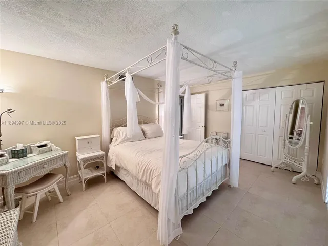 $3,700 | 6061 Collins Avenue, Unit 10C, Miami Beach, FL 33140