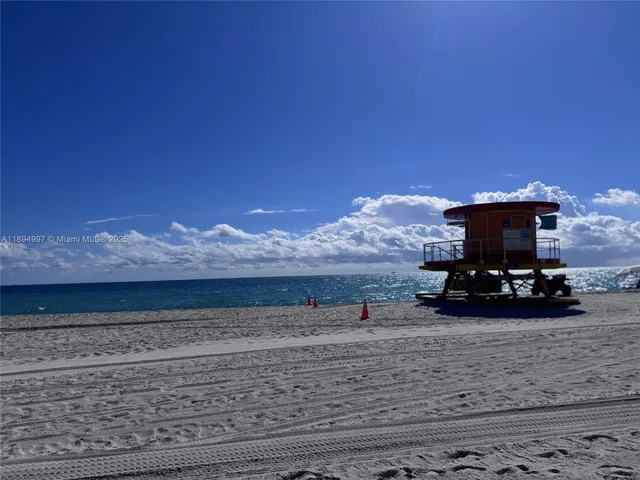 $3,700 | 6061 Collins Avenue, Unit 10C, Miami Beach, FL 33140