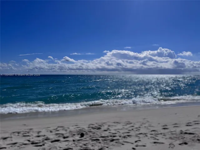 $3,700 | 6061 Collins Avenue, Unit 10C, Miami Beach, FL 33140