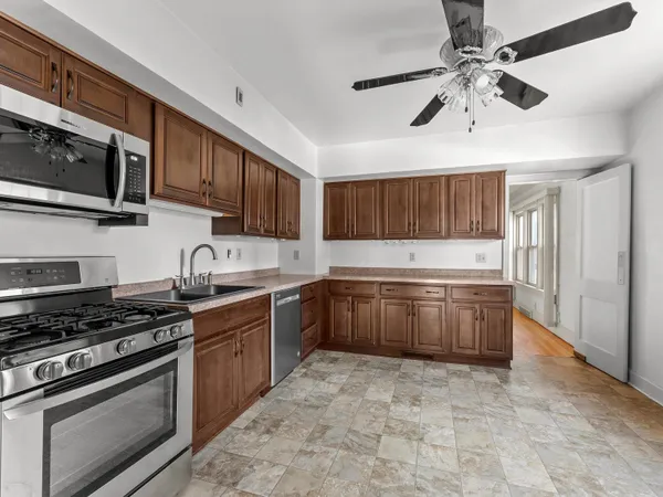 $1,600 | 2502 North 9th Street, Sheboygan, WI 53083