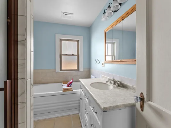 $1,600 | 2502 North 9th Street, Sheboygan, WI 53083