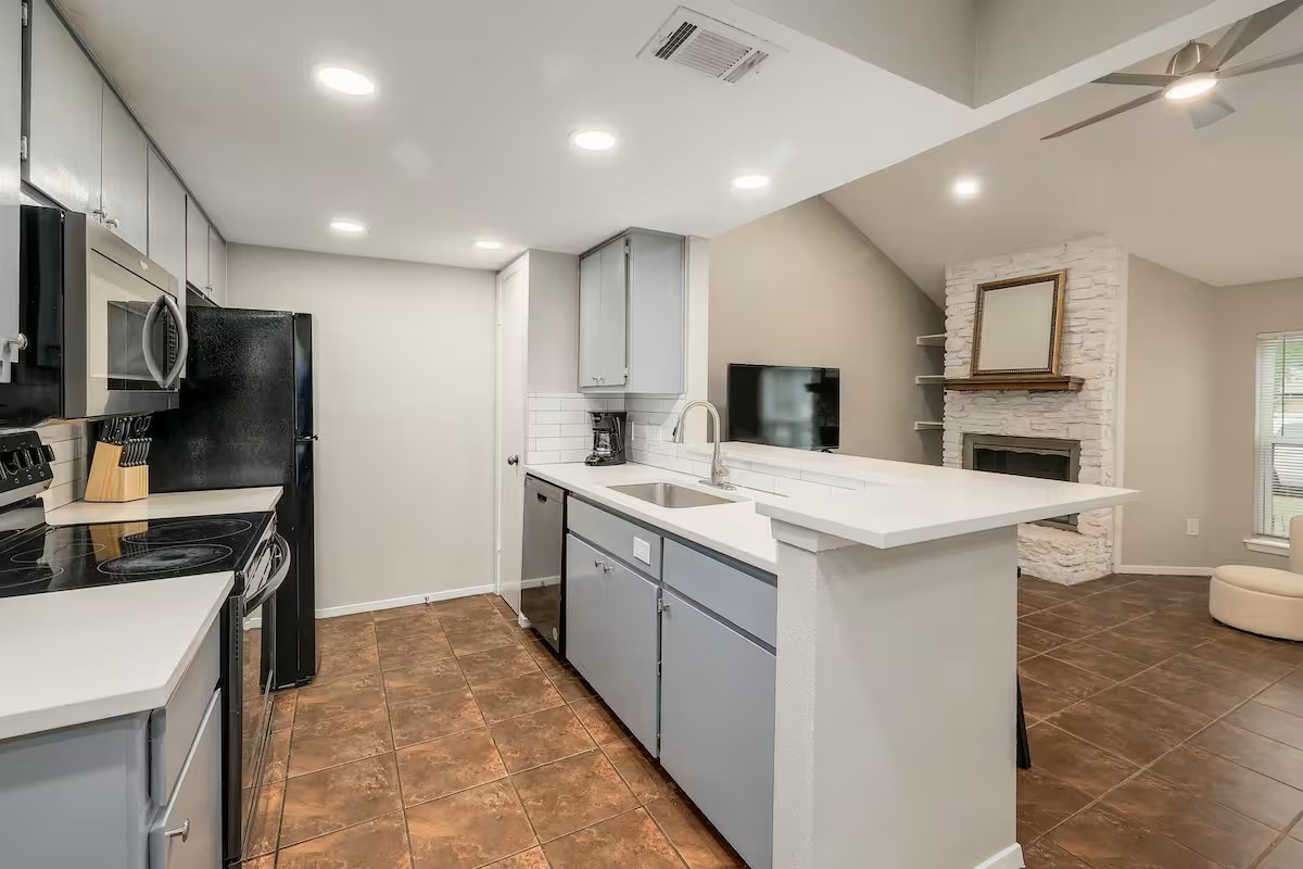 12304 Burr Ridge Drive Austin, TX 78729 - Photo 13 of 23