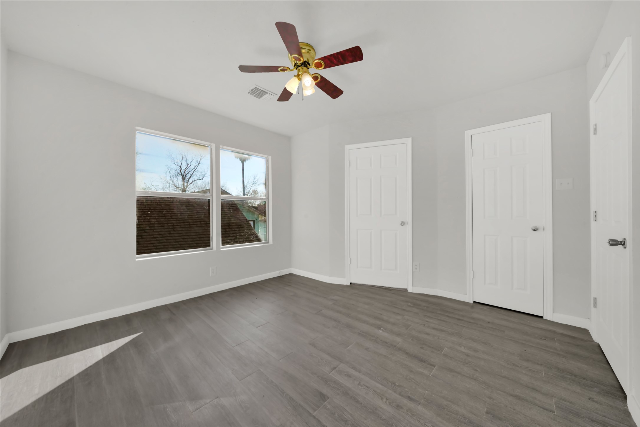 106 Hanover Street Houston, TX 77012 - Photo 46 of 49 a view of an empty room with wooden floor and a ceiling fan