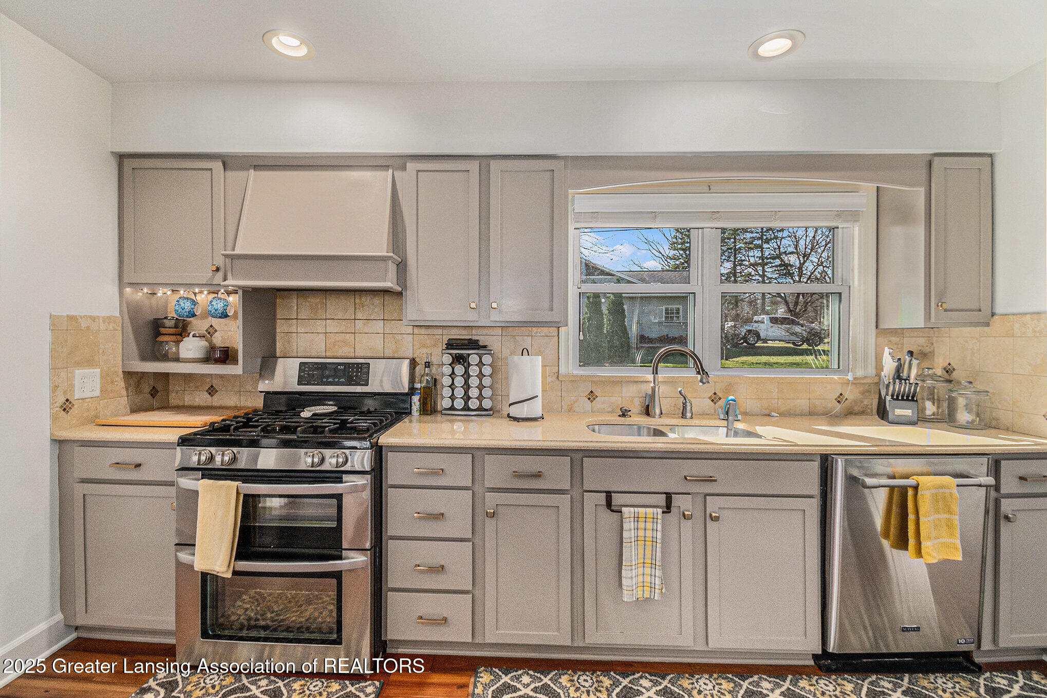 1650 Nottingham Road Lansing, MI 48911 - Photo 10 of 30 010__ndp9278_888