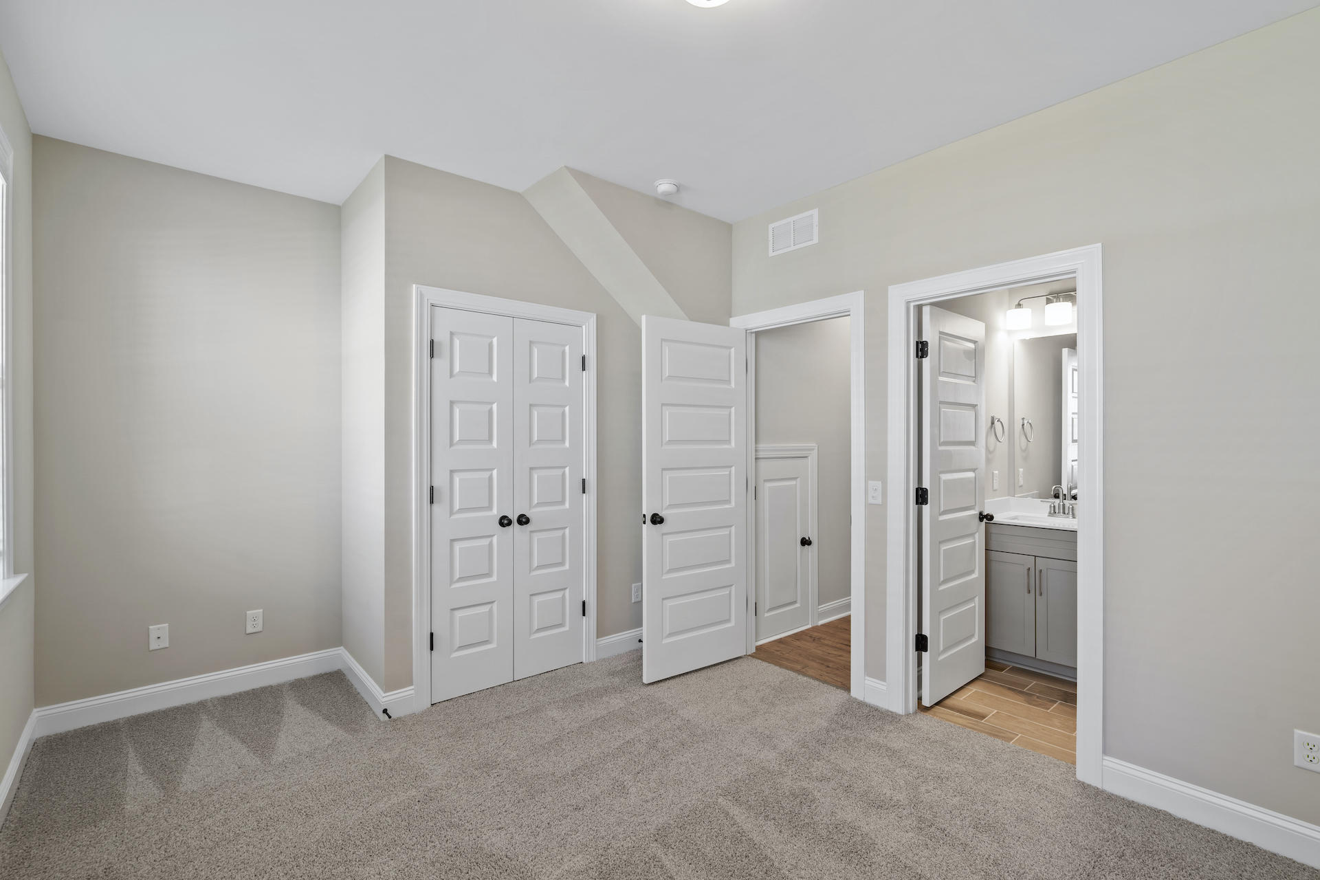 146 Boots Branch Road Summerville, SC 29485 - Photo 20 of 45 Guest Suite 1st Floor