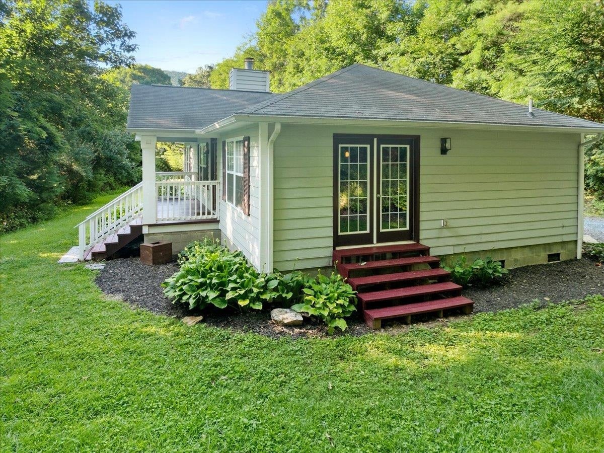 2271 Ridgeview Road Northwest Floyd, VA 24091 - Photo 4 of 67 Gallery Image 4