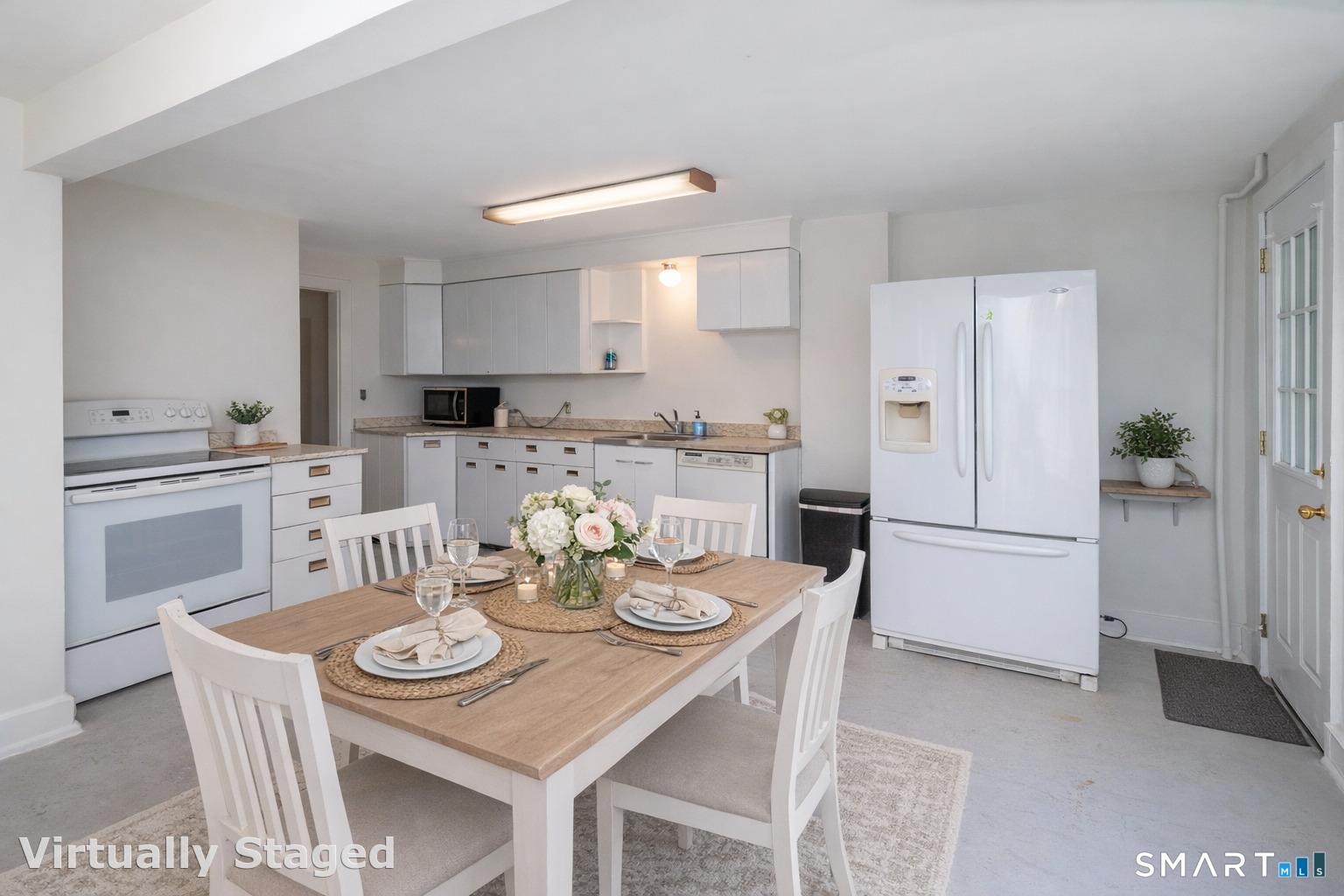 35 Ramapoo Road Ridgefield, CT 06877 - Photo 20 of 33 Rear unit - spacious eat-in kitchen
