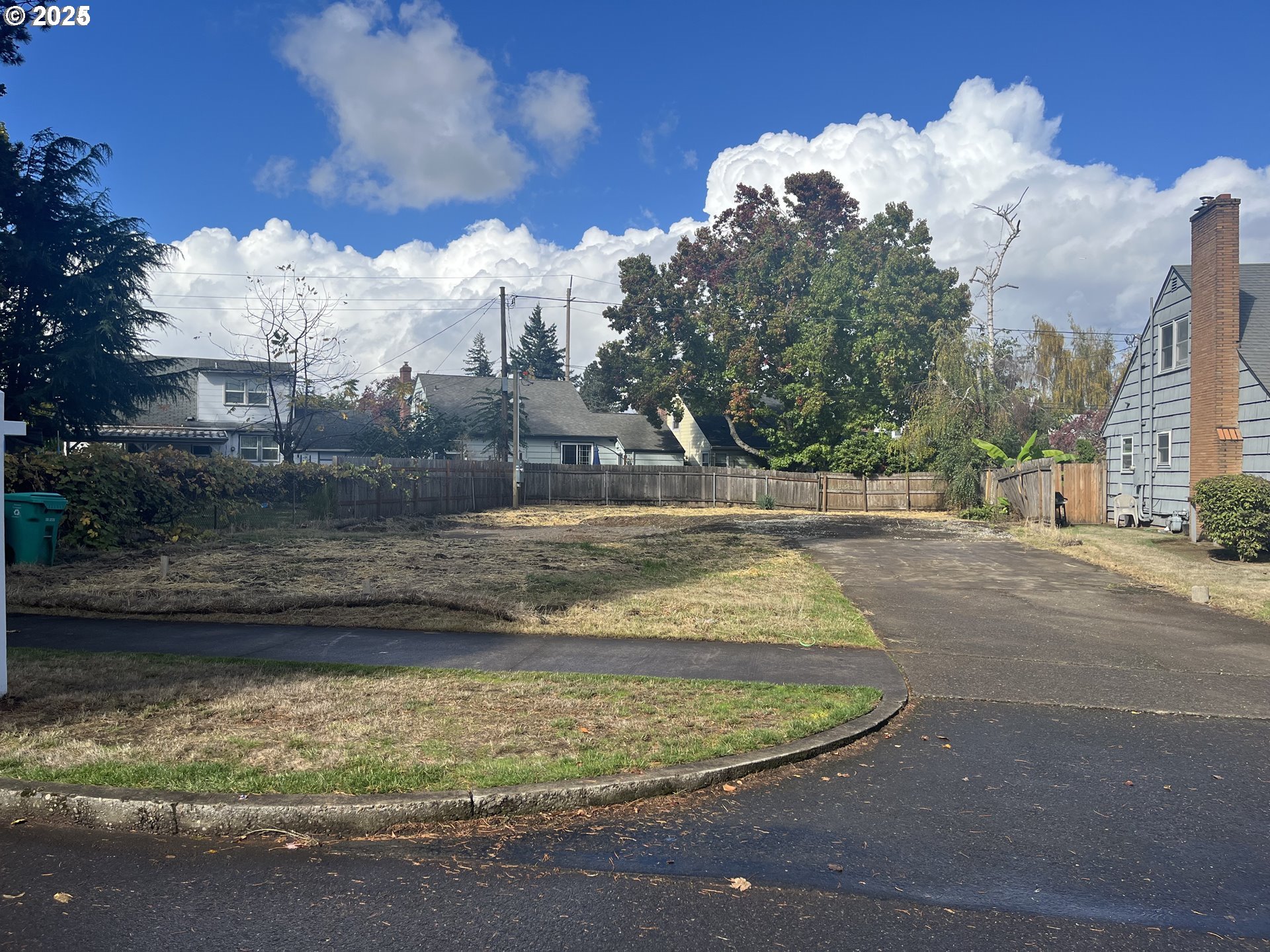 4731 North Willamette Boulevard Portland, OR 97203 - Photo 7 of 9 a view of a yard