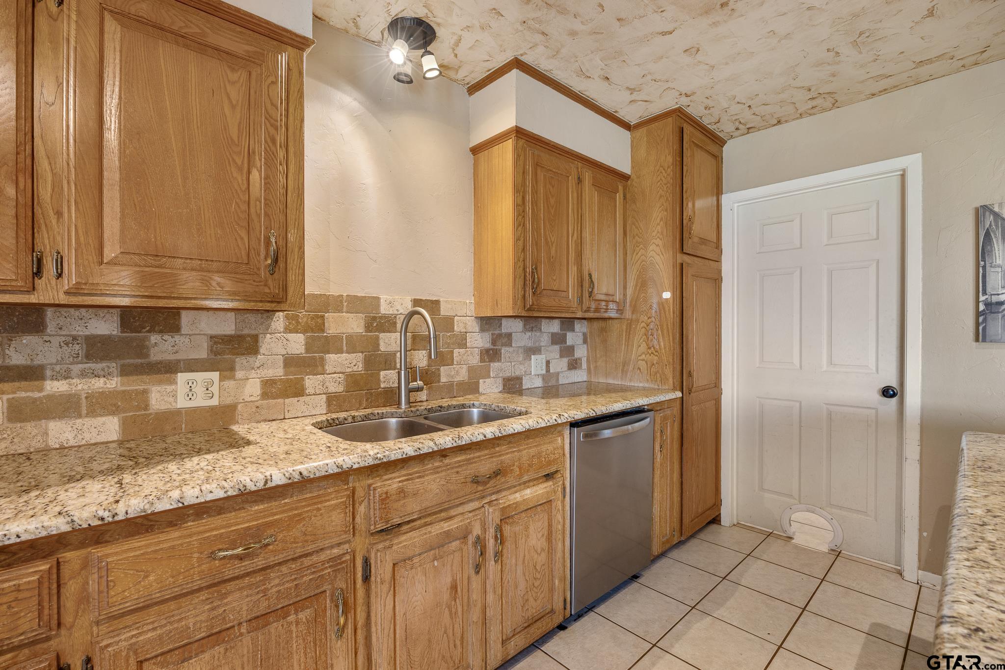17137 County Road 43 Tyler, TX 75704 - Photo 12 of 47