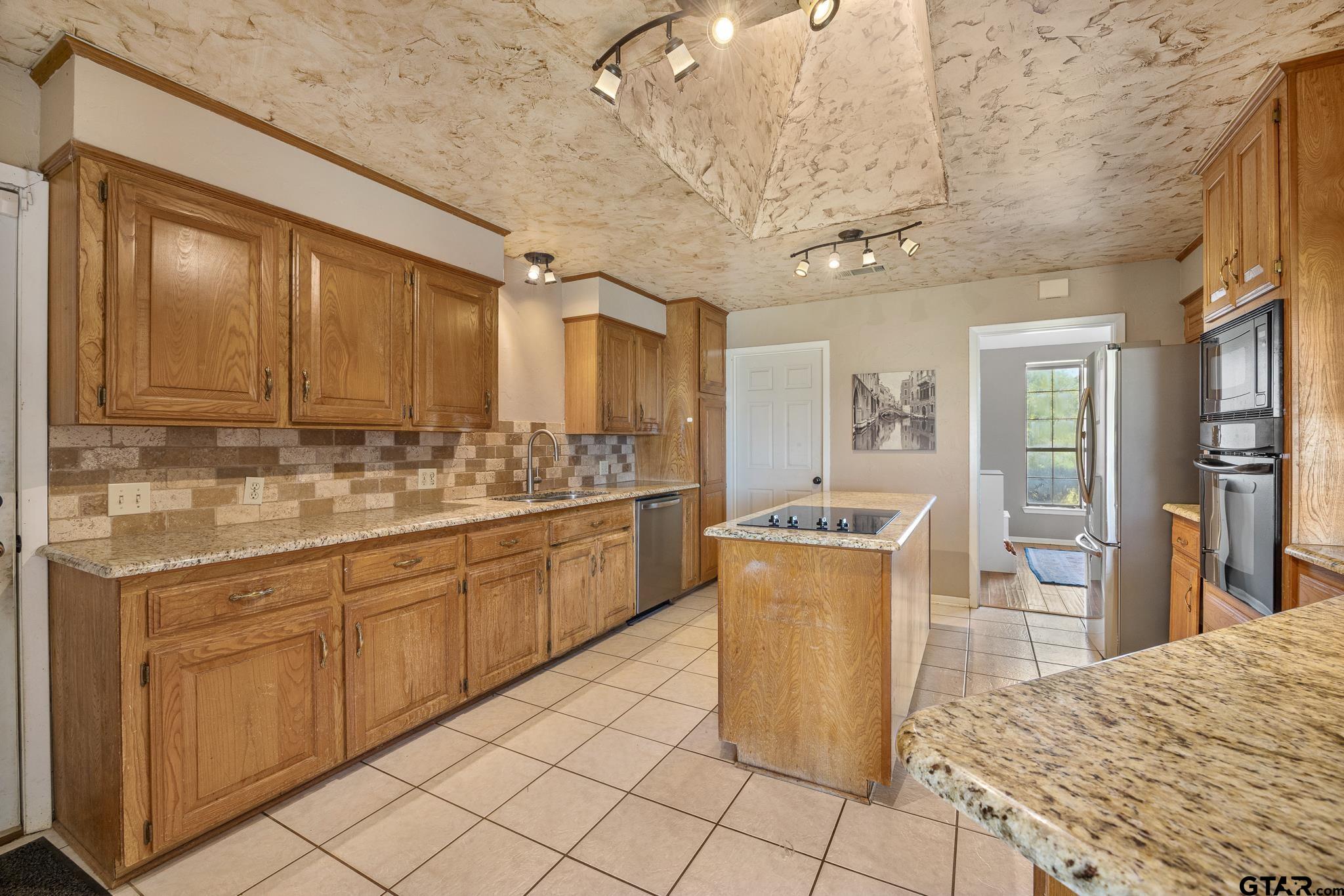 17137 County Road 43 Tyler, TX 75704 - Photo 10 of 47