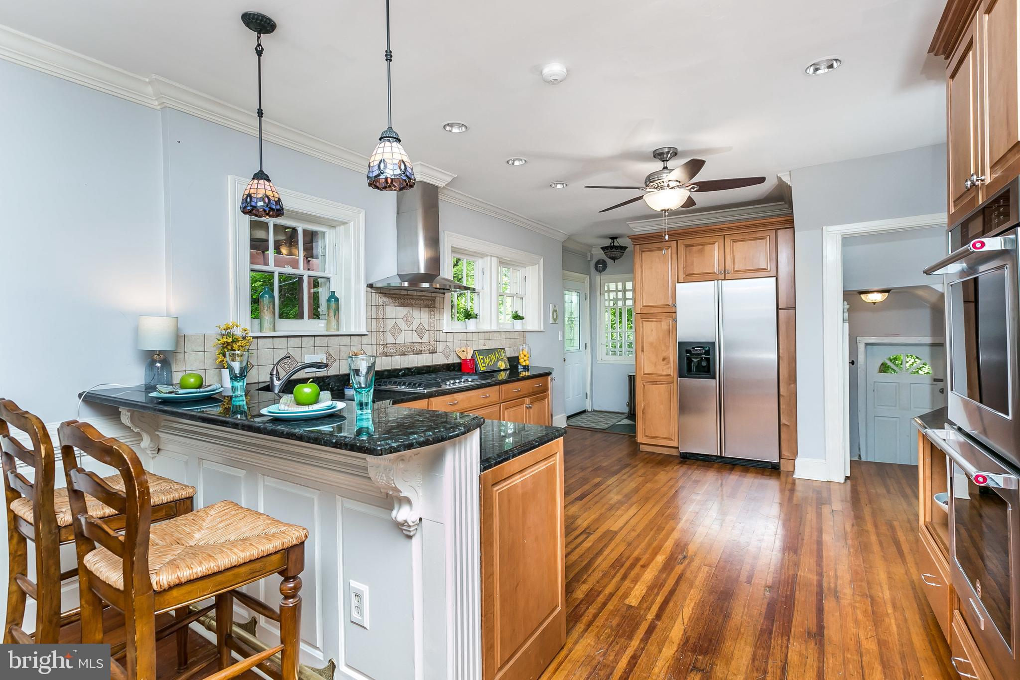 406 Hollen Road Baltimore, MD 21212 - Photo 15 of 43 Large cook's kitchen with convenient breakfast bar