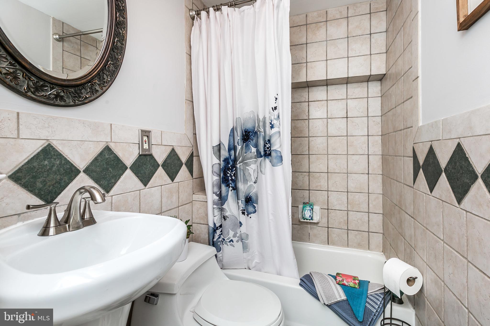 406 Hollen Road Baltimore, MD 21212 - Photo 21 of 43 First level full bath with bath and shower