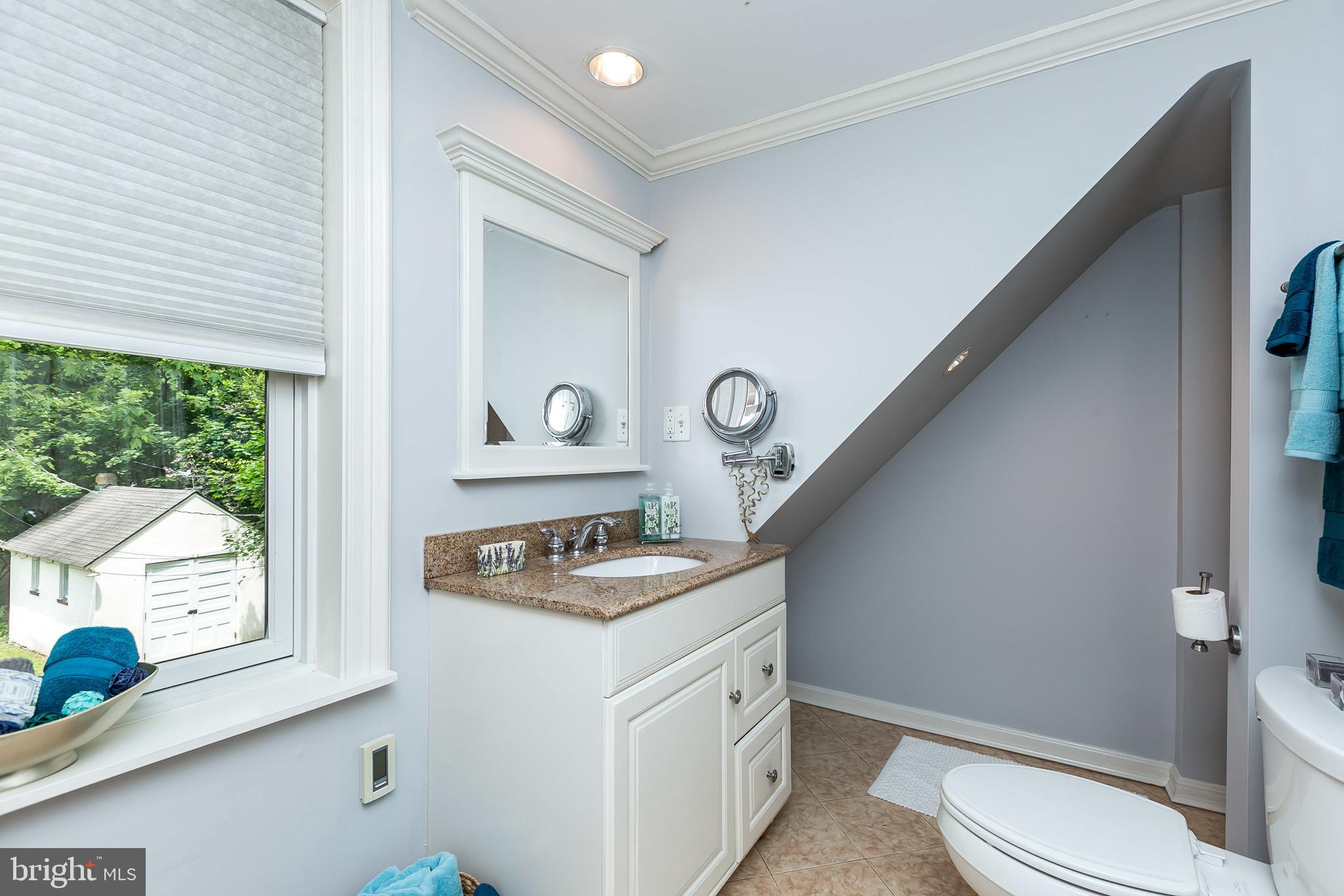 406 Hollen Road Baltimore, MD 21212 - Photo 29 of 43 Another view of the second level full bathroom
