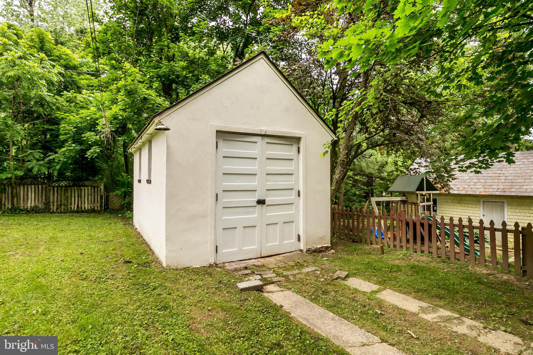 406 Hollen Road Baltimore, MD 21212 - Photo 39 of 43 Convenient large storage shed